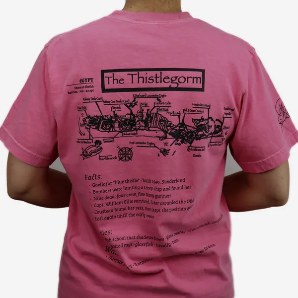The Thistlegorm shirt in berry pink, back view